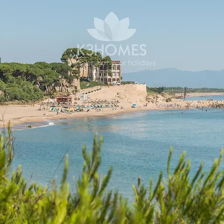 Villa In L Escala With Private Pool & Beaches